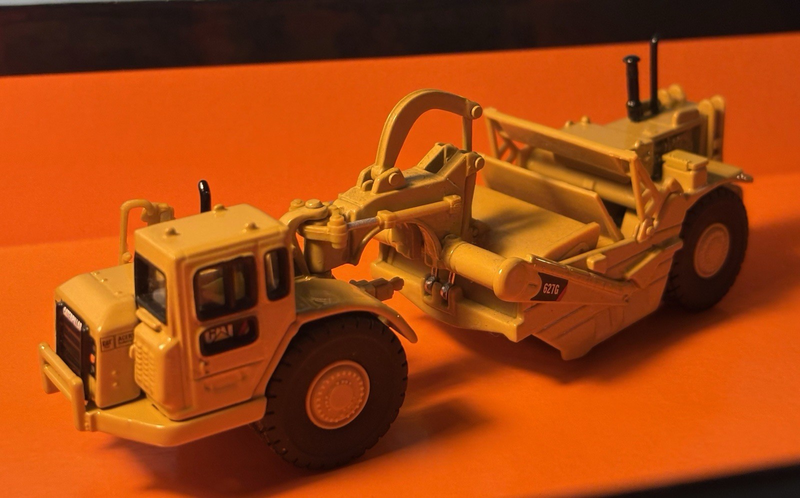CAT 627G Scraper 1:87 HO Scale Model Diecast Masters MINT IN BOX!!