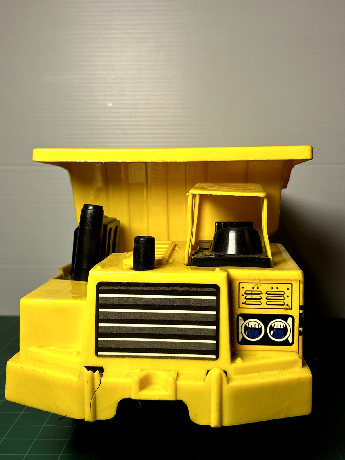 1989 Vintage Mighty Cat Dump Truck Toy Construction Vehicle