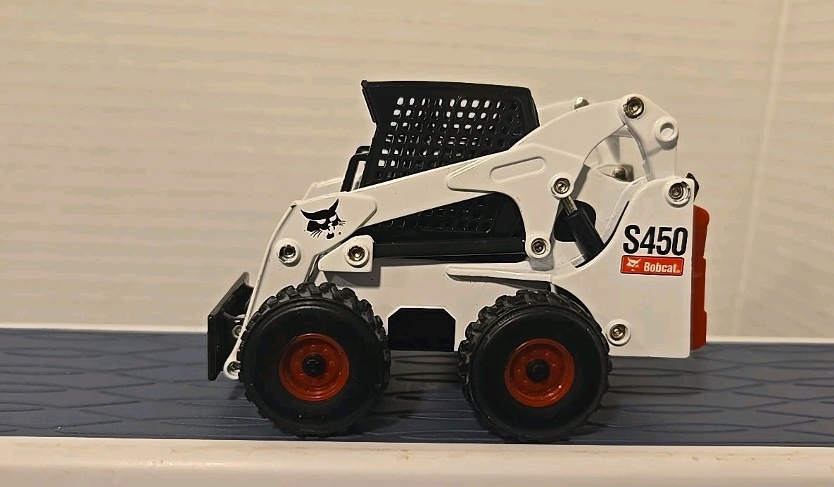 ERTL Bobcat S450 Wheeled Skid Steer Loader 1:32 Britains **Missing Bucket
