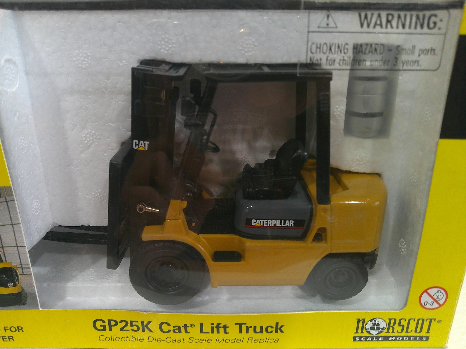 Norscot CAT GP25K Lift Truck 1:25 Scale Yellow Sealed Good+ Box