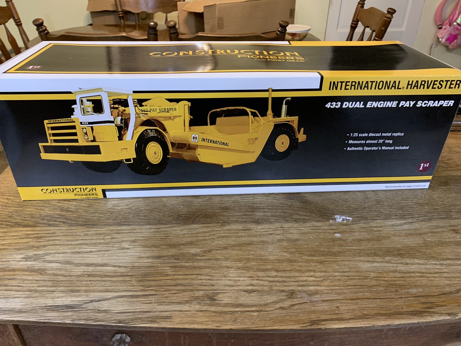 First Gear International Harvester 433 Dual Engine Pay Scraper 1/25 Scale. NIB