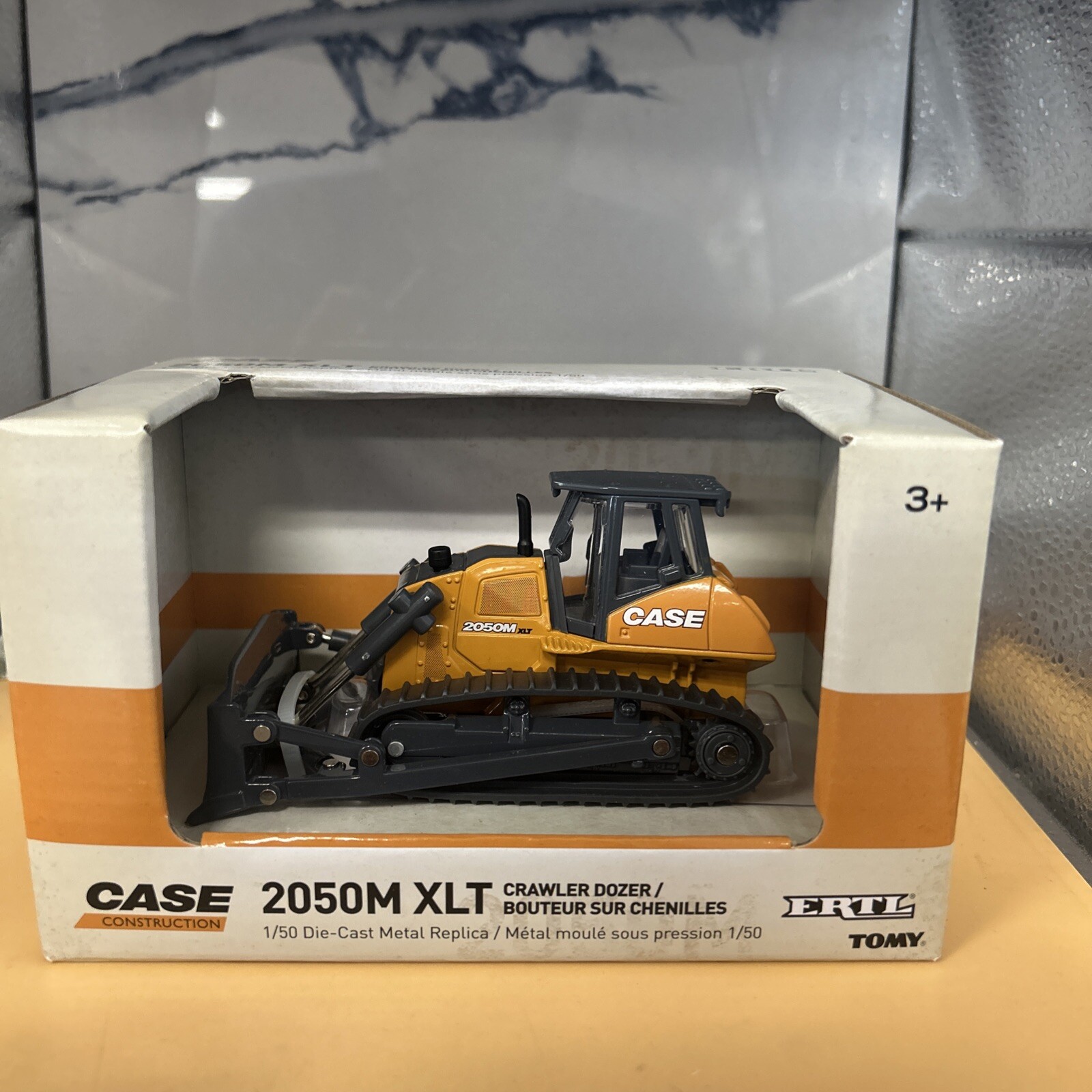 1/50 Case 2050M XLT Crawler Dozer ( MW1024-01)