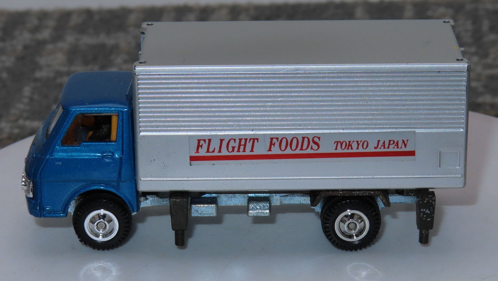 GRIP Zechin 20 Isuzu Lift Truck Flight Food 1:62 Scale in Original Box Japan