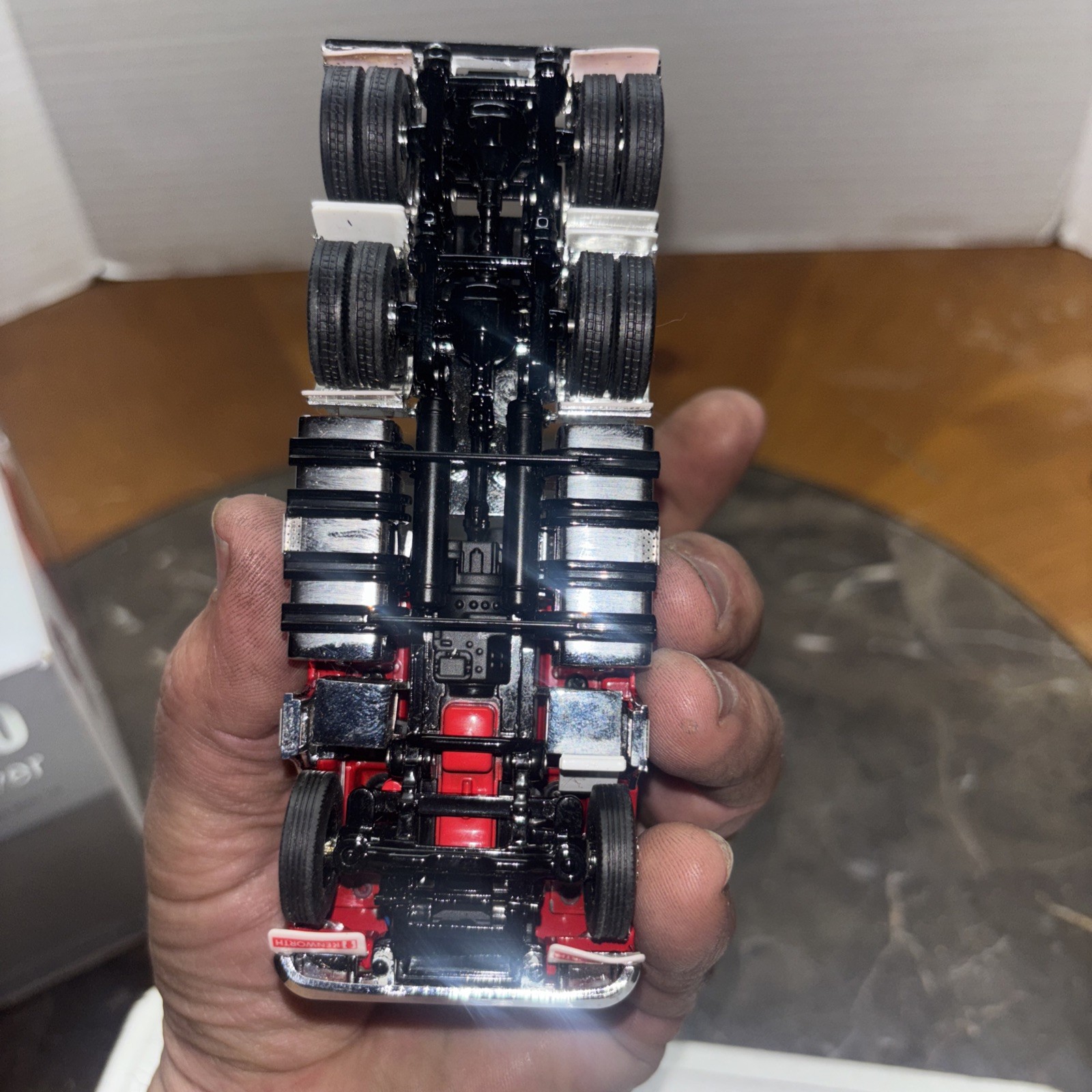 Twh 1/50 Drake Kenworth K200 Prime Mover Red But Box Says White?