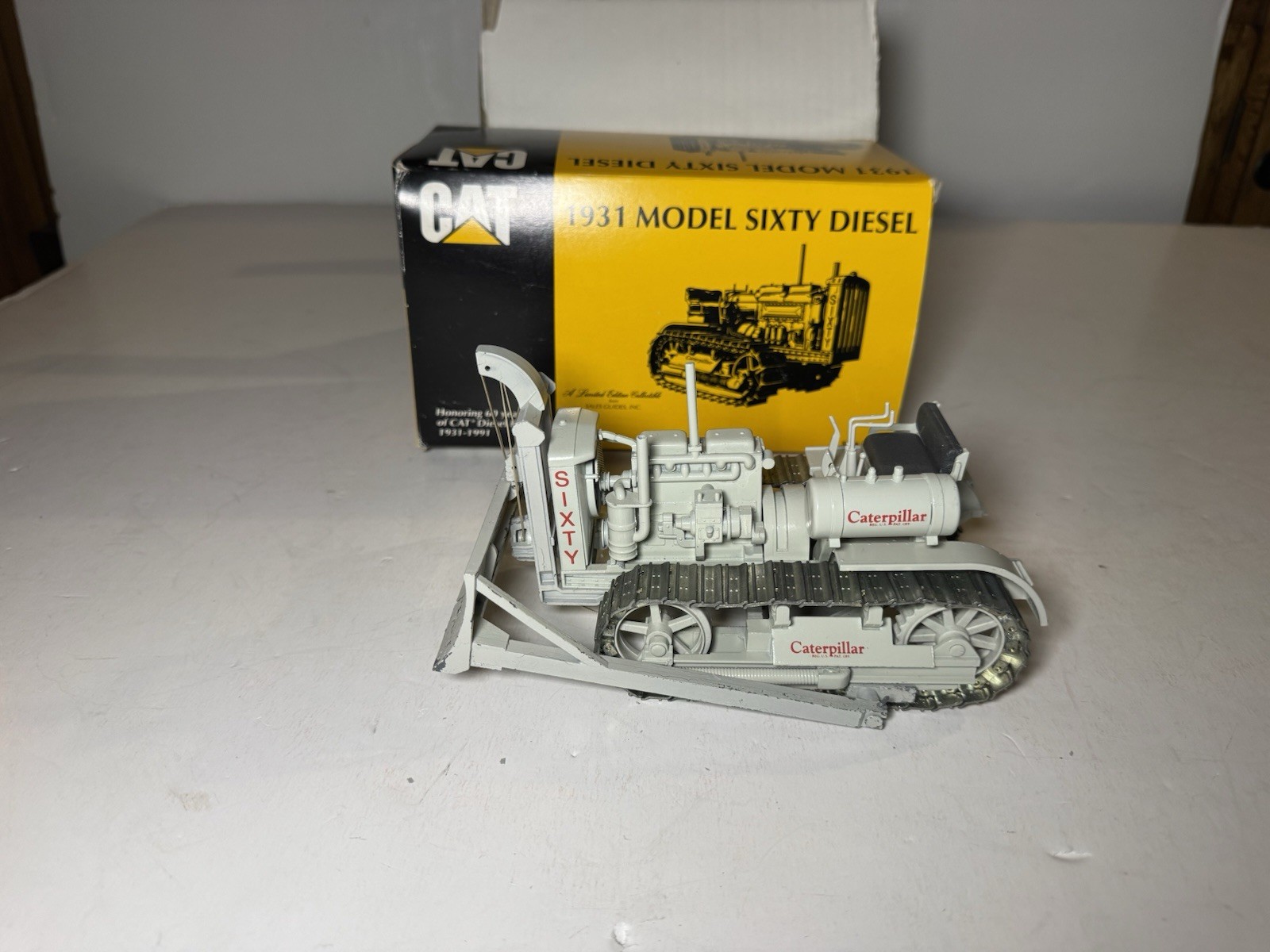 CONRAD 1:25 CAT 1931 MODEL SIXTY DIESEL CRAWLER w/custom Front Cable Blade