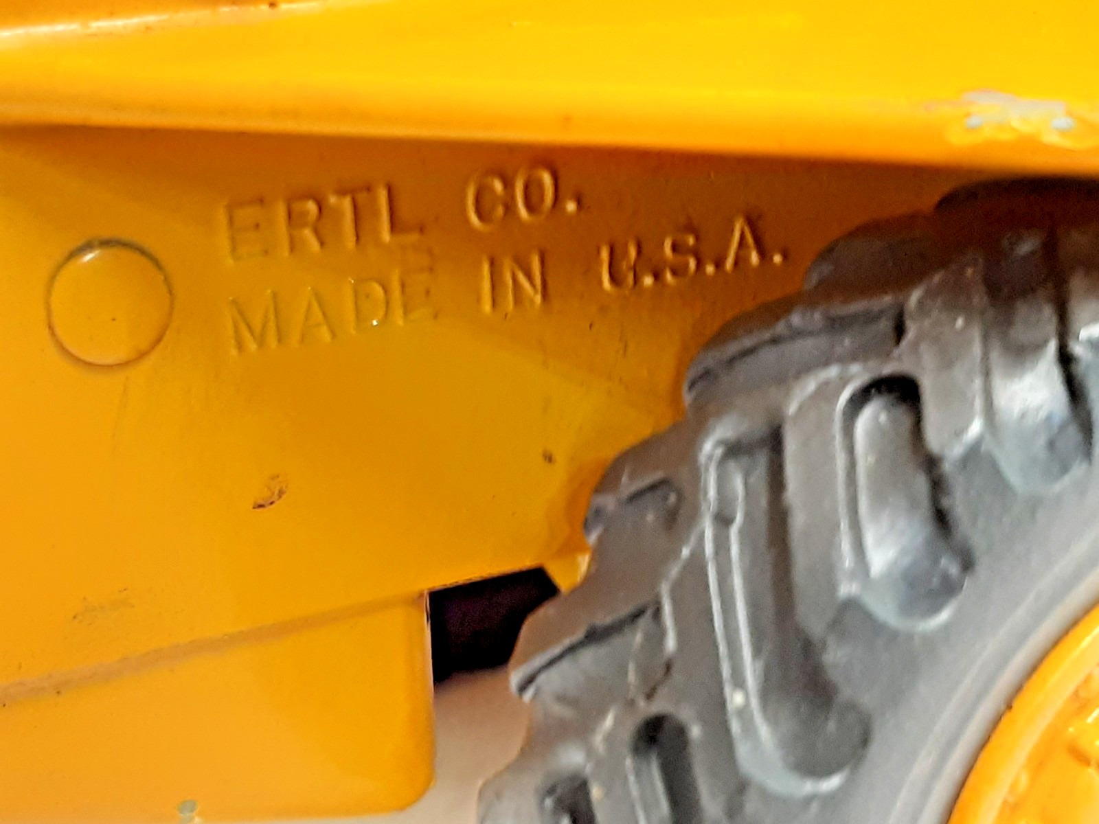 Vintage..ERTL Caterpillar 944 Traxcavator Rubber Tired Loader 1:16