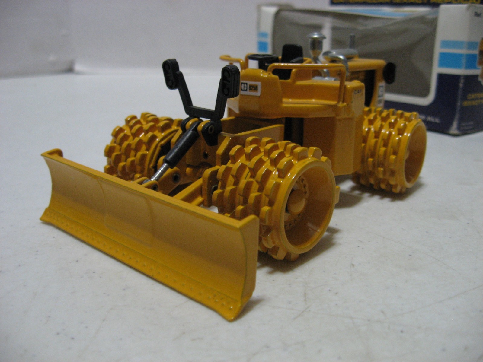 Joal CAT Caterpillar 825B Compactor 1/50 Scale Diecast #218
