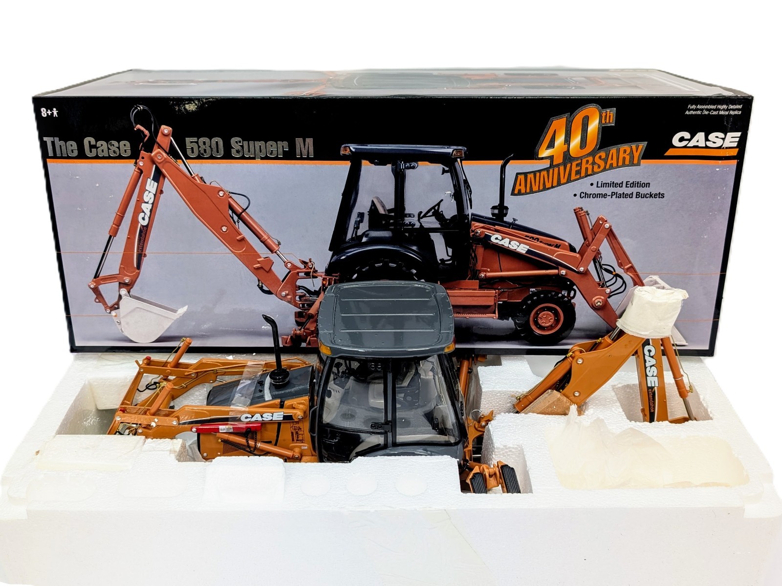 1/16 Case 580 Super M Backhoe, 40th Anniversary With Silver Buckets, Precision