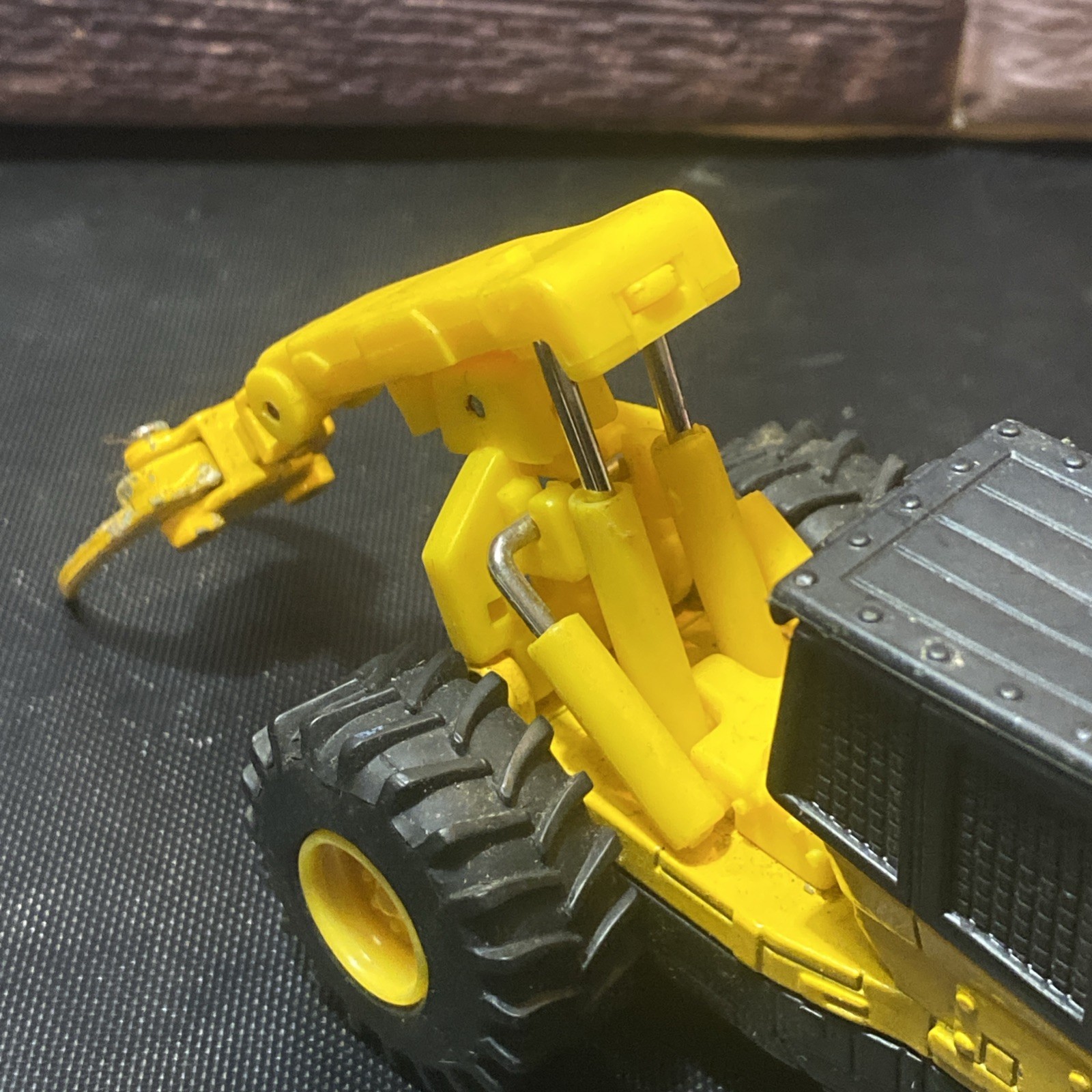 1999 Matchbox Caterpillar CAT Grapple Skidder Log Tree Cutter 6.5” Length