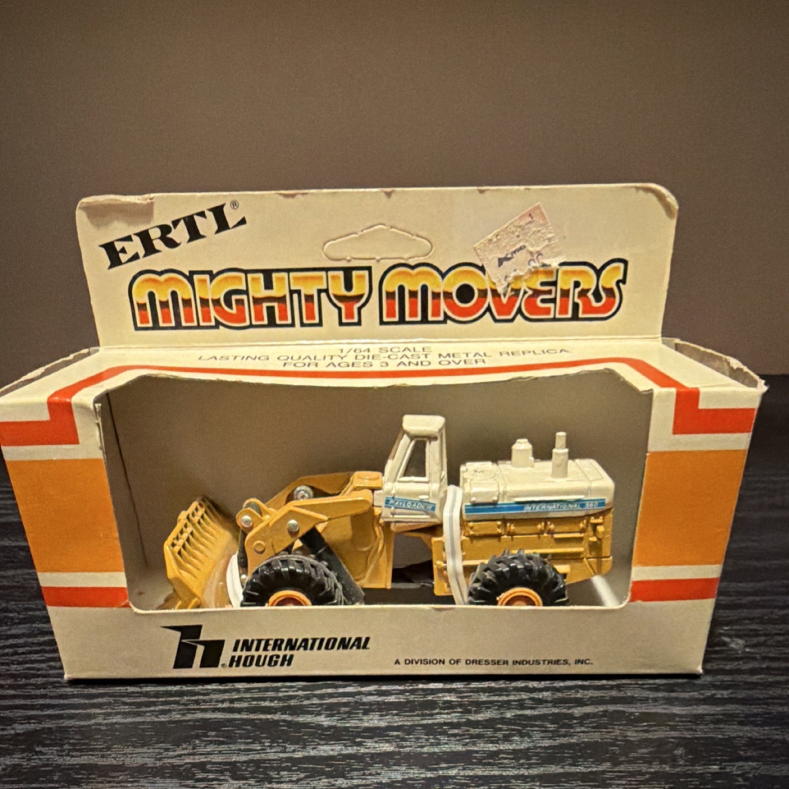 Ertl Mighty Movers International Hough Wheel Loader 1:64 Diecast Metal