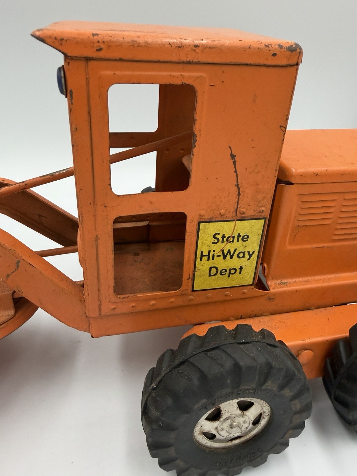1950s TONKA Pressed Steel HI-WAY DEPARTMENT 975 ROAD GRADER Good Condition