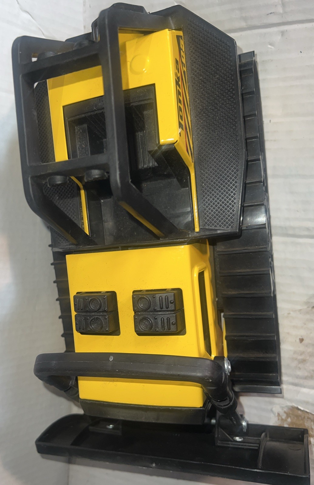 Tonka pressed steel, plastic bulldozer, 1/16 scale model 2012.