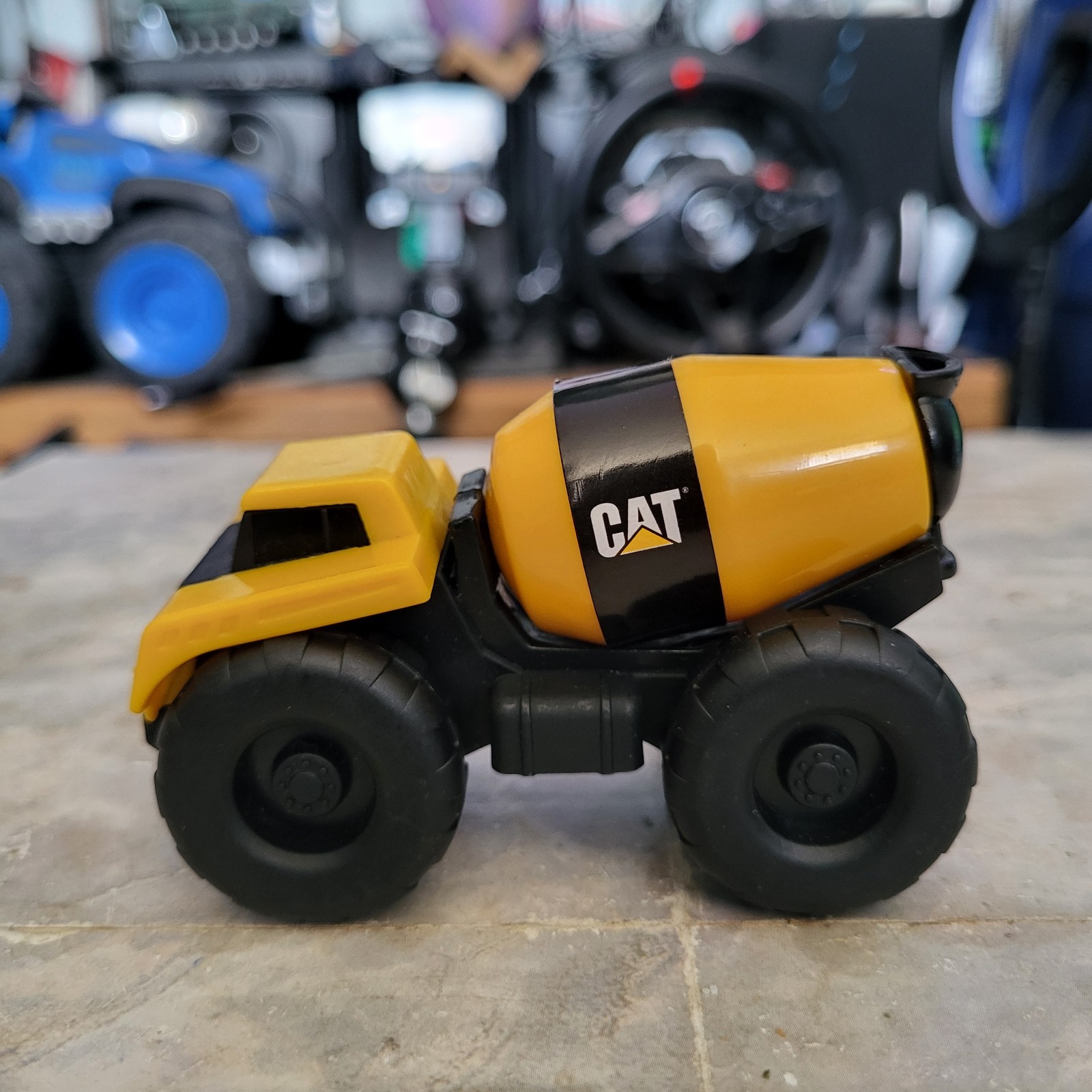 CAT Construction Toys, Little Machines Mega Set – 27+ Pieces