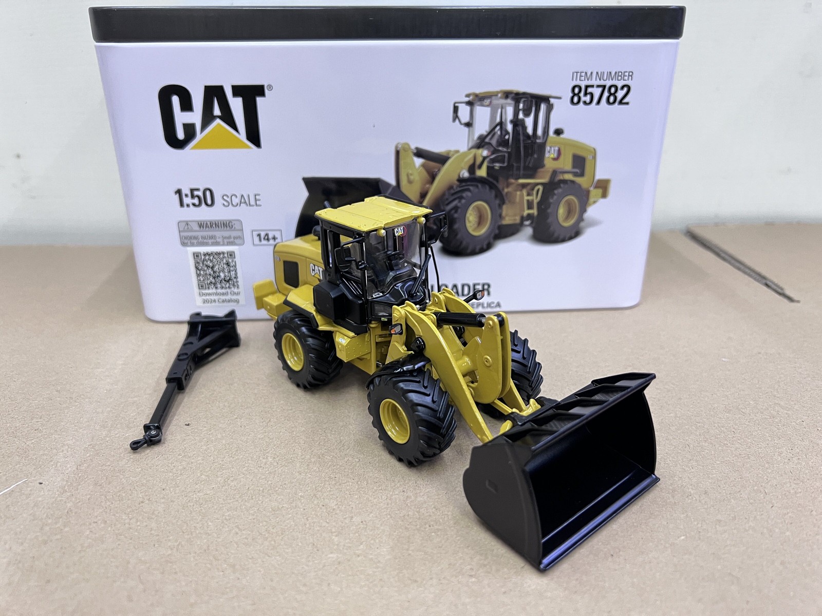 DM 1:50 CAT 938 Caterpillar Wheel Loader Alloy Engineering Forklift Model 85782