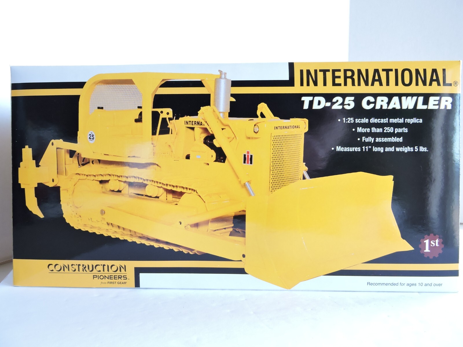2002 VINTAGE First Gear IH TD-25 Crawler with Ripper 1/25th Scale Replica NIB