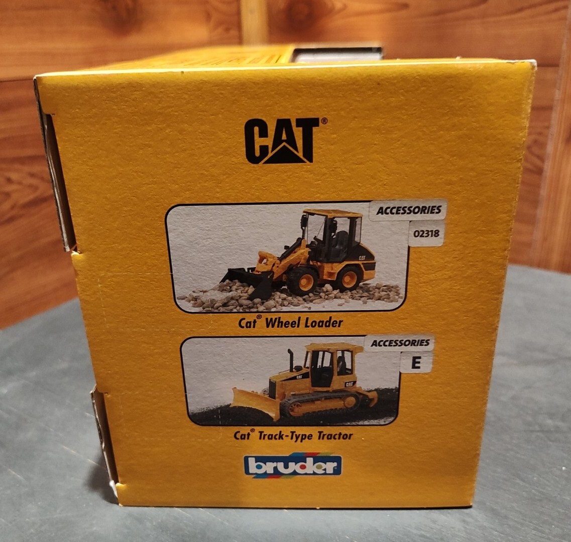 NIB BRUDER 1:16 CAT TELEHANDLER 02142