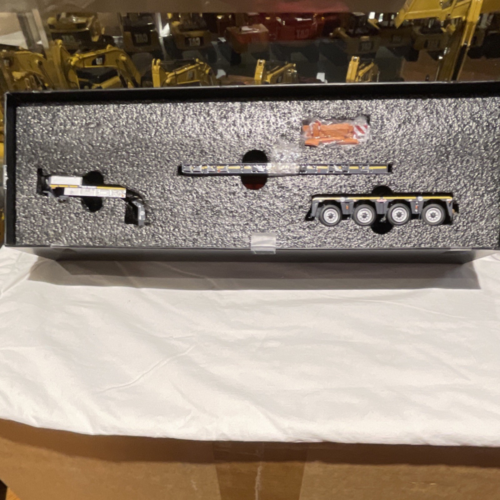 WSI Models Premium Line Volvo Low Loader 4-Axle Trailer Diecast 1:50 04-2081