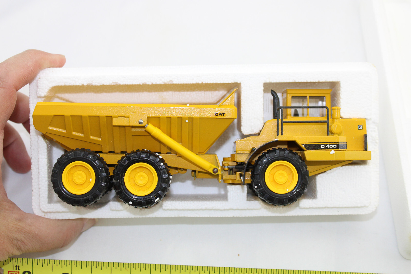 Diecast – Conrad 2862 – CAT D400 – Articulated Dump Truck