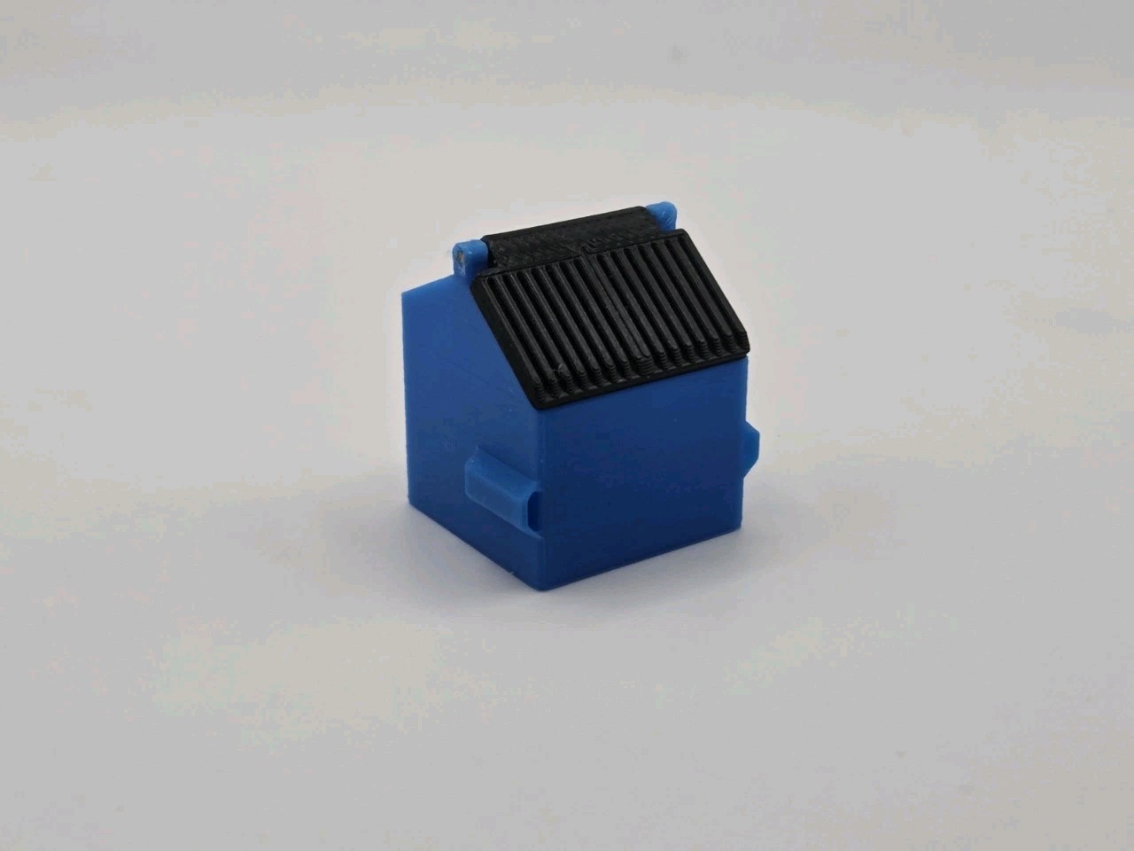 1/87 Scale 8 Yard Dumpster in Blue