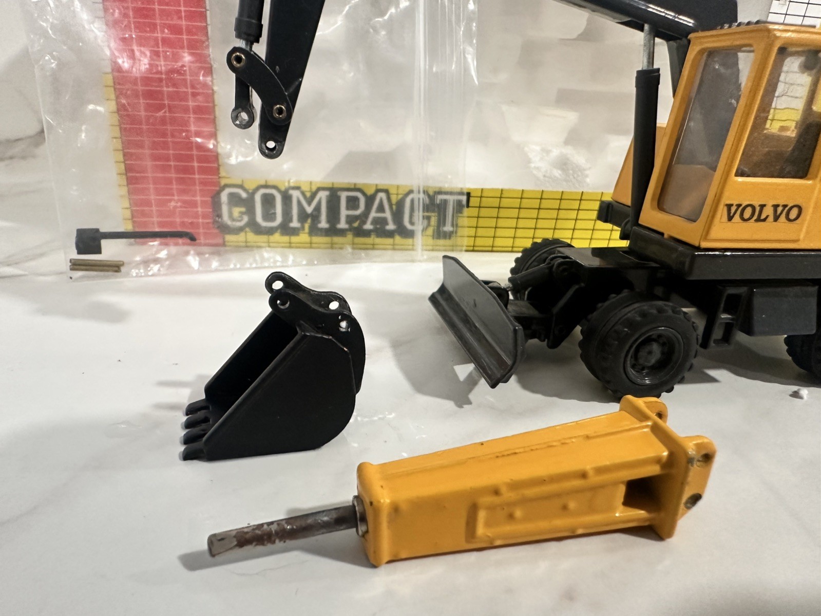 Joal 1/50 Scale Custom Volvo EW200 Wheel Excavator w/Bucket & Hydraulic Hammer