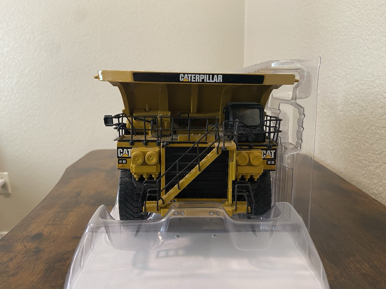 Norscot 1/50 Scale Diecast Caterpillar 793D Mining Truck w/ Box