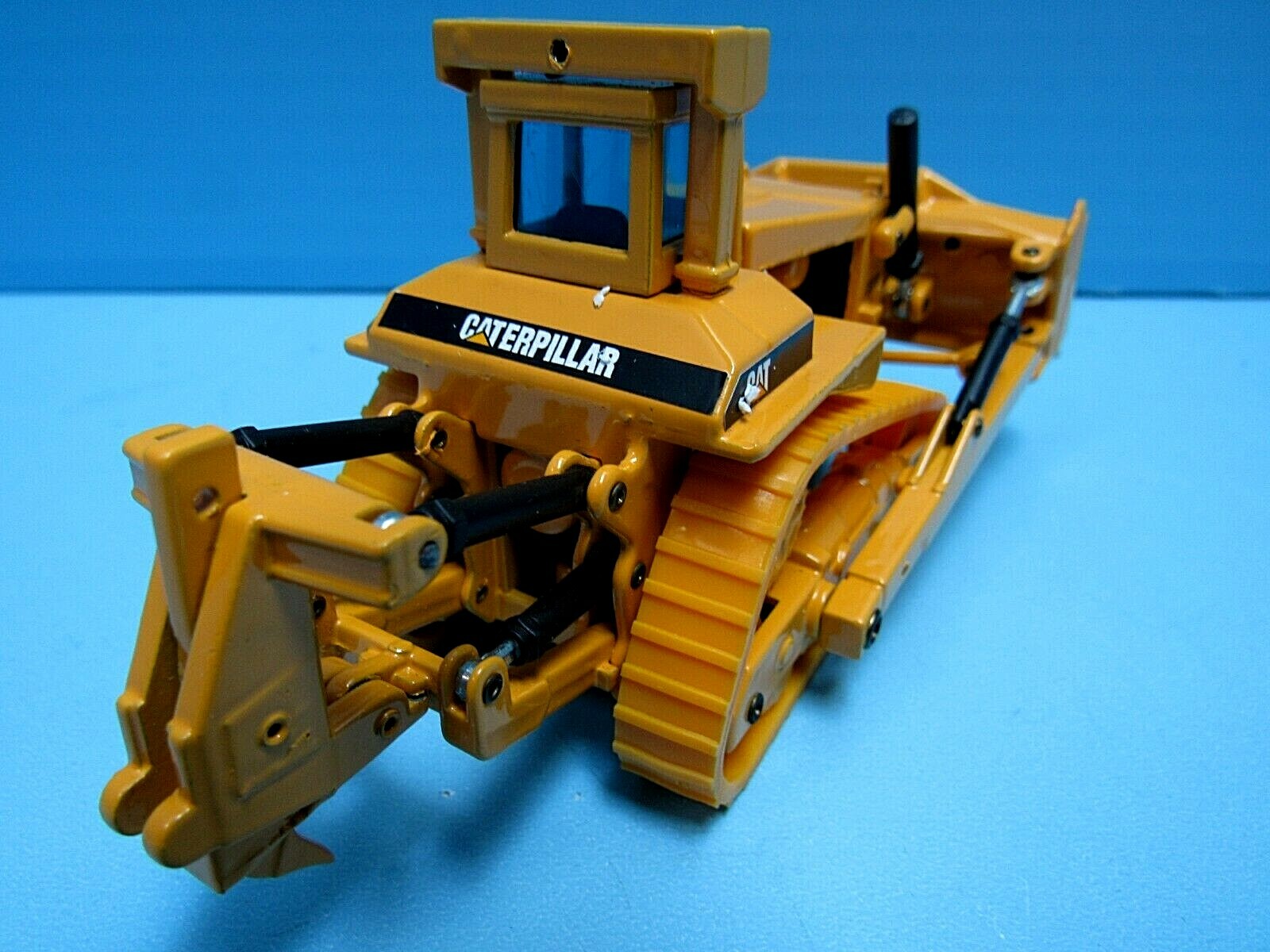 VTG CATERPILLAR D10N TRACK-TYPE TRACTOR SCALE 1:70 – REF NO. 220 JOAL – SPAIN