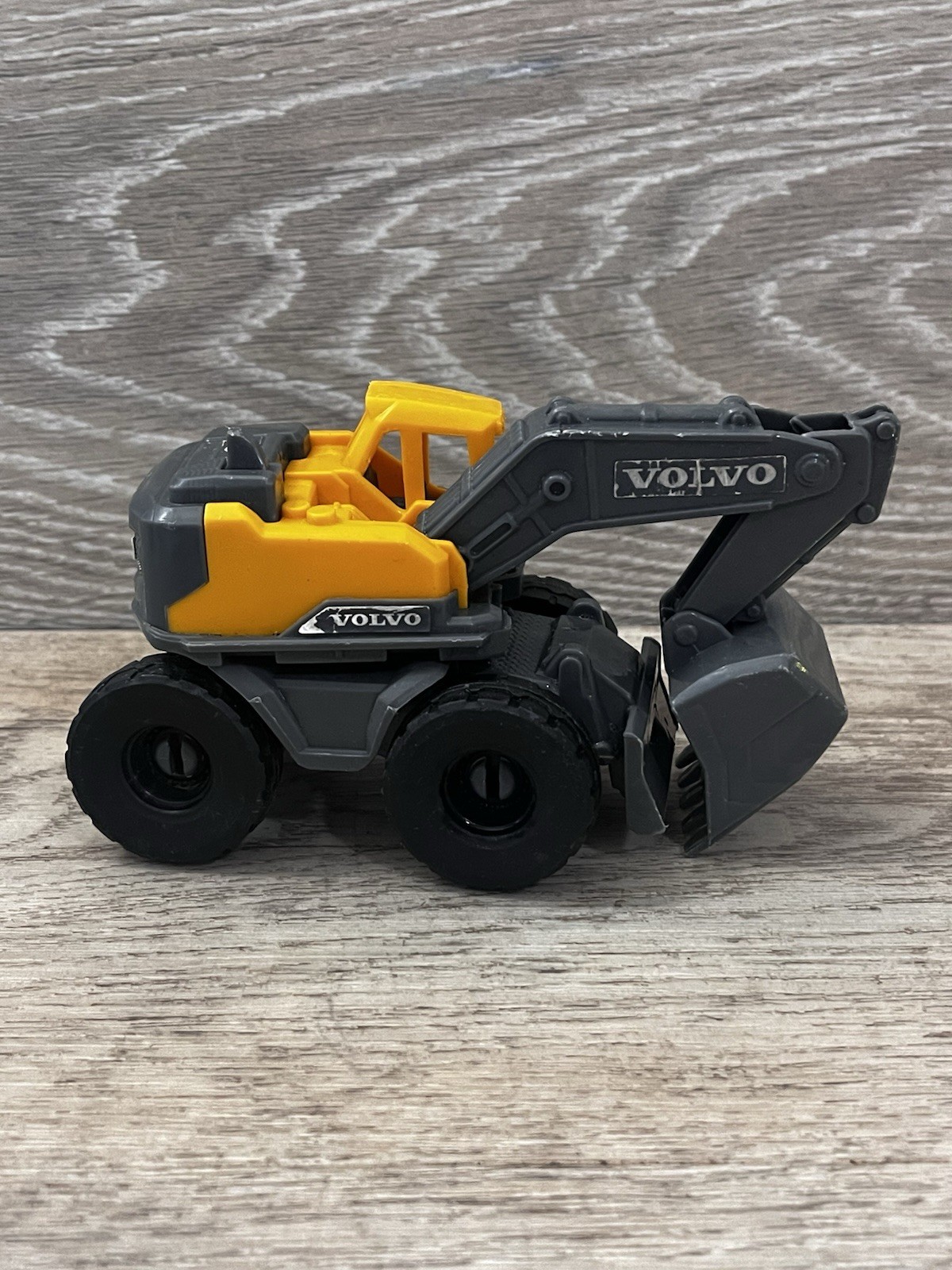 Dickie Toys Volvo Construction Excavator Truck Diecast Toy