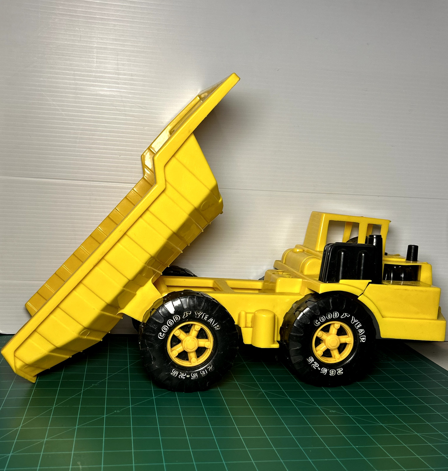 1989 Vintage Mighty Cat Dump Truck Toy Construction Vehicle