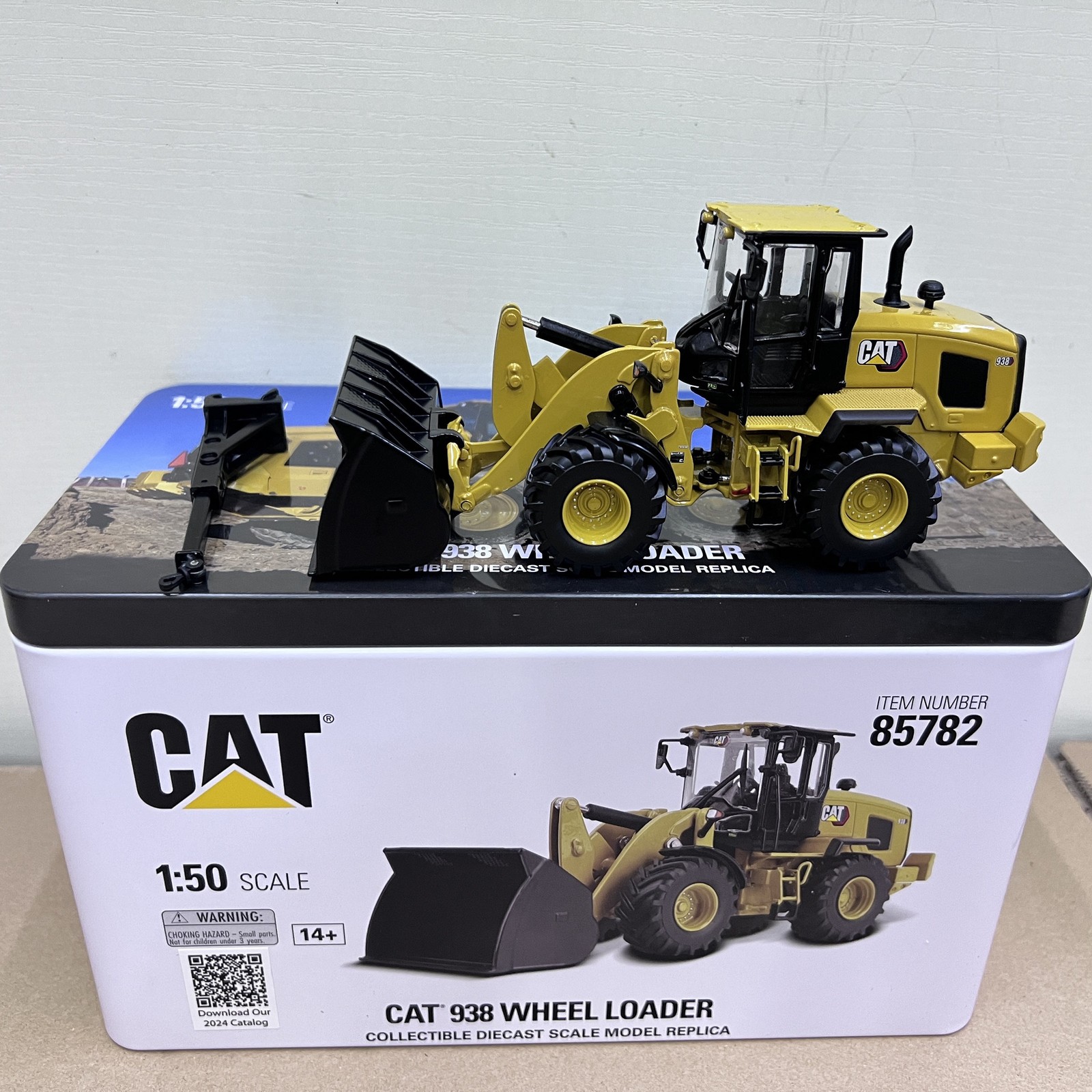 DM 1:50 CAT 938 Caterpillar Wheel Loader Alloy Engineering Forklift Model 85782