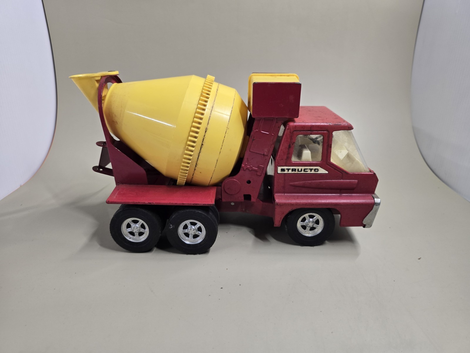 1966 Nylint Cement Mixer – Red & Yellow With Badges