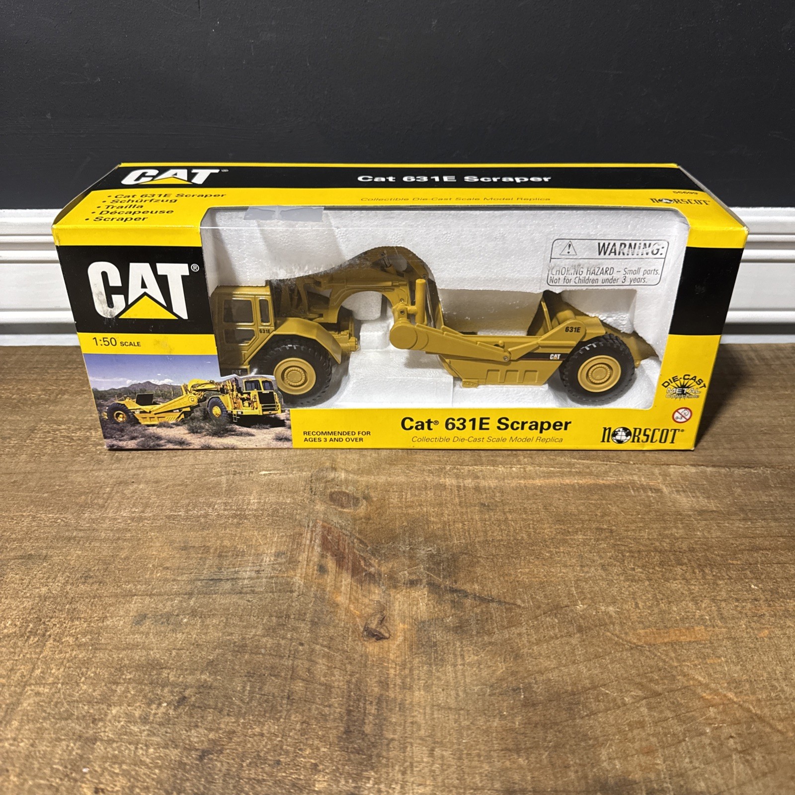 NIB Norscot 1:50 Cat 631E Scraper 55699 Die-Cast