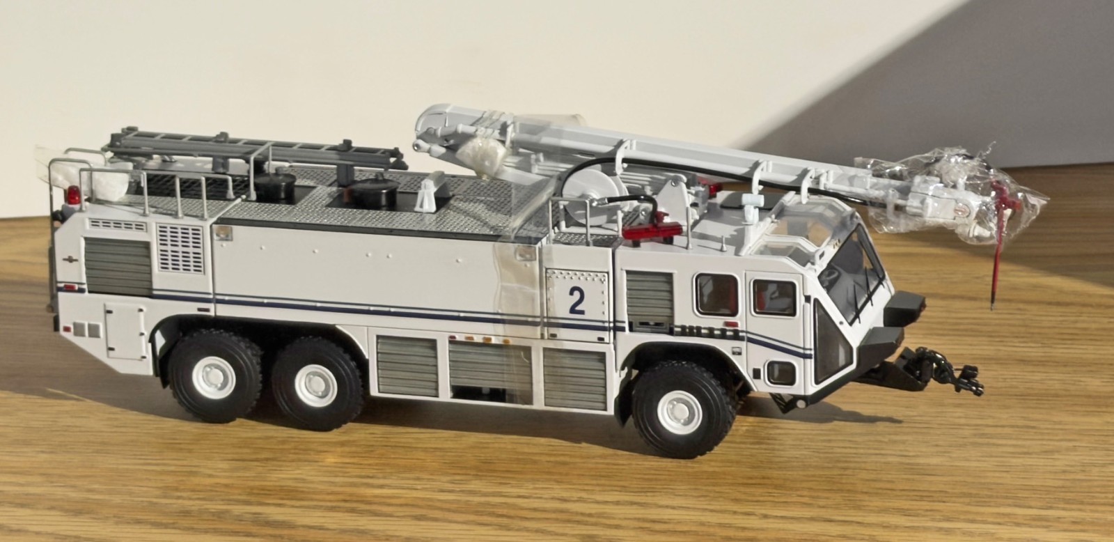 TWH 078-01086 Oshkosh Striker ARFF 3000 Saudi Aramco #2 Engine 1/50 Die-cast MIB
