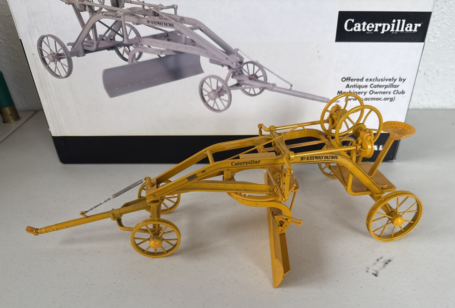 Caterpillar No4 HiWay Patrol Grader 1/16 Flat Steel Wheels Tractor Pole #1105