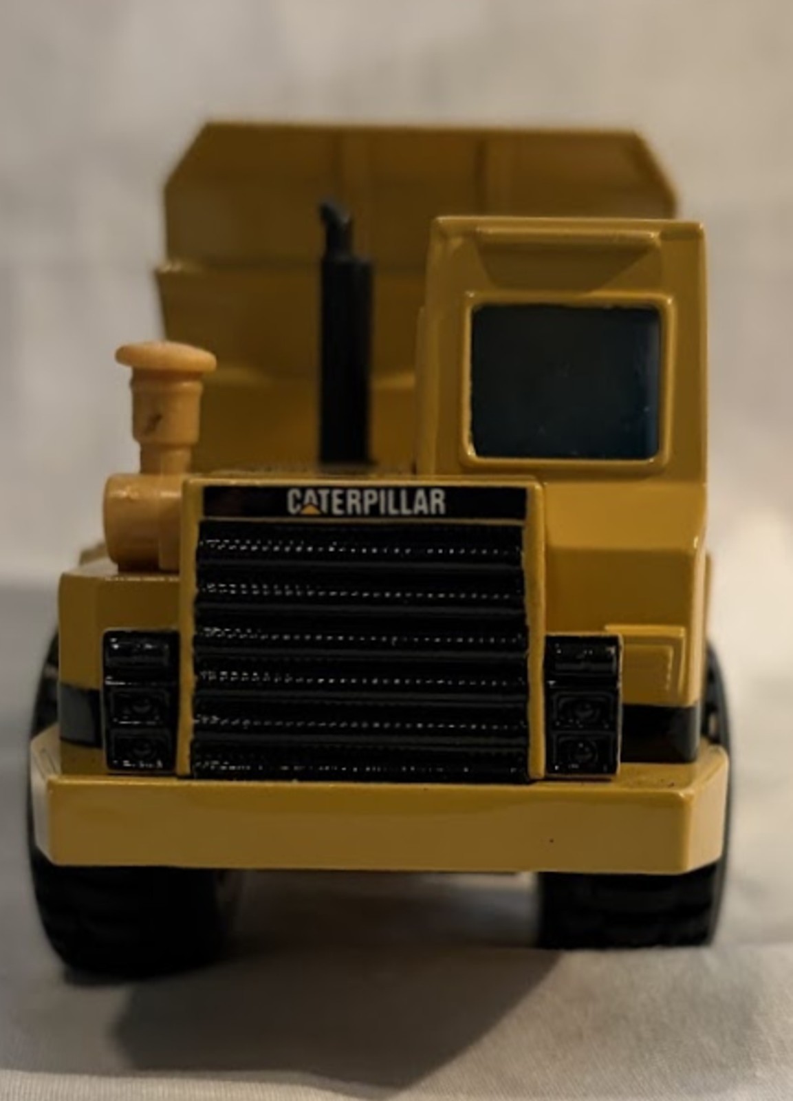 ERTL Caterpiller D350D Articulated Dump Truck New In Box