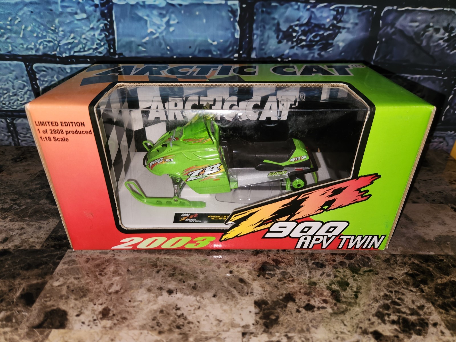 Arctic Cat 2003 ZR 900 Diecast Toy 1:18 NIB Collectible Snowmobile 4239-059