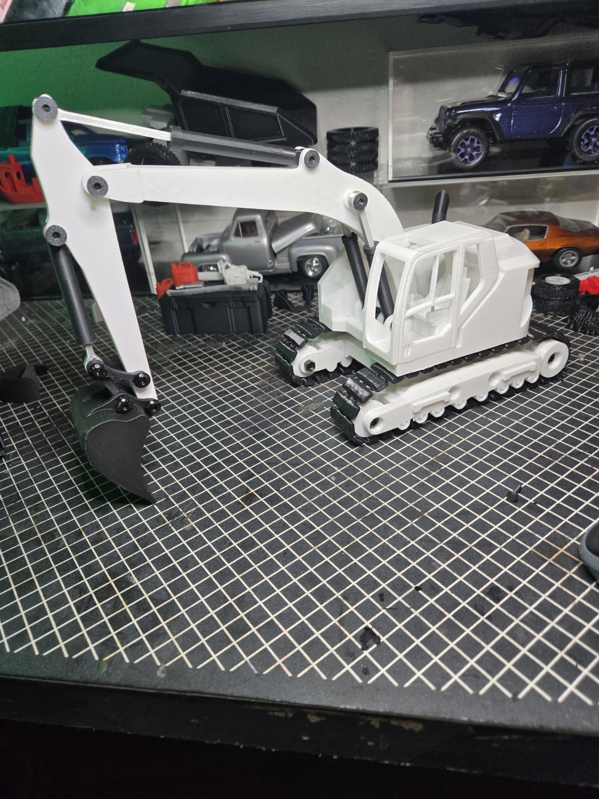 Excavator Model Kit 1-24 Scale With Rubber Tracks