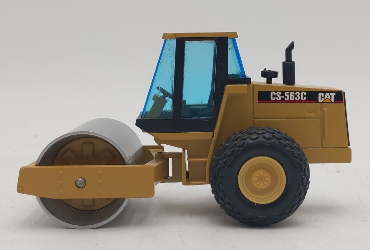 NZG 401/2 1:50 Die-Cast Caterpillar CS-563C Vibratory Soil Compactor EX