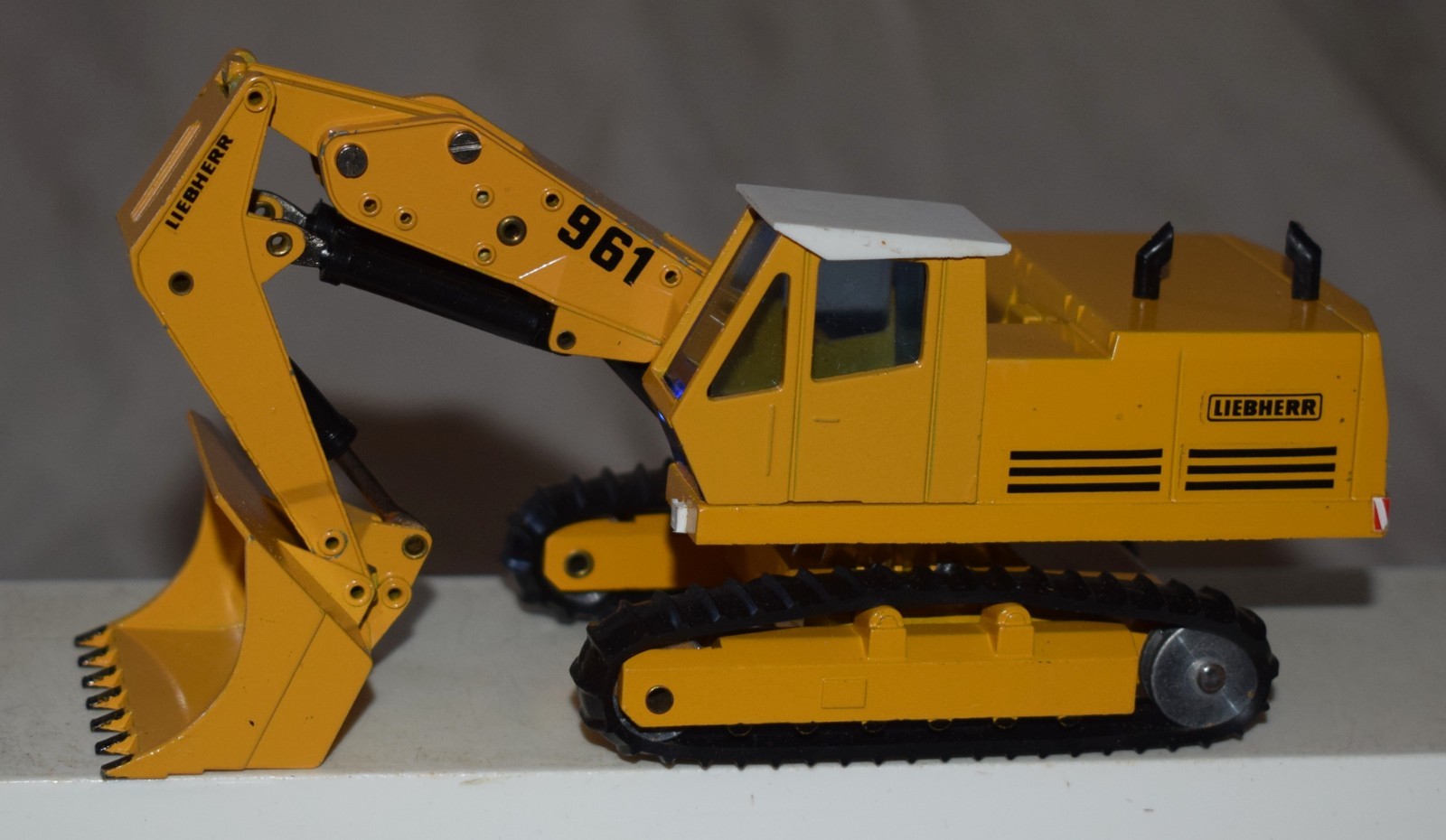 Vintage Gescha 278 Liebherr 961 Excavator Crawler – 1:50 Diecast in Original Box