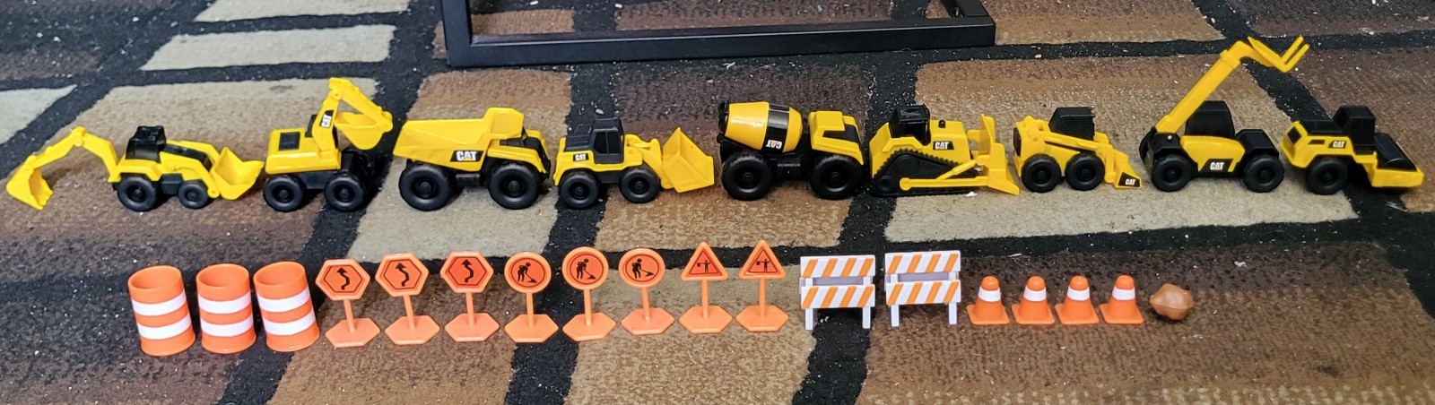 CAT Construction Toys, Little Machines Mega Set – 27+ Pieces
