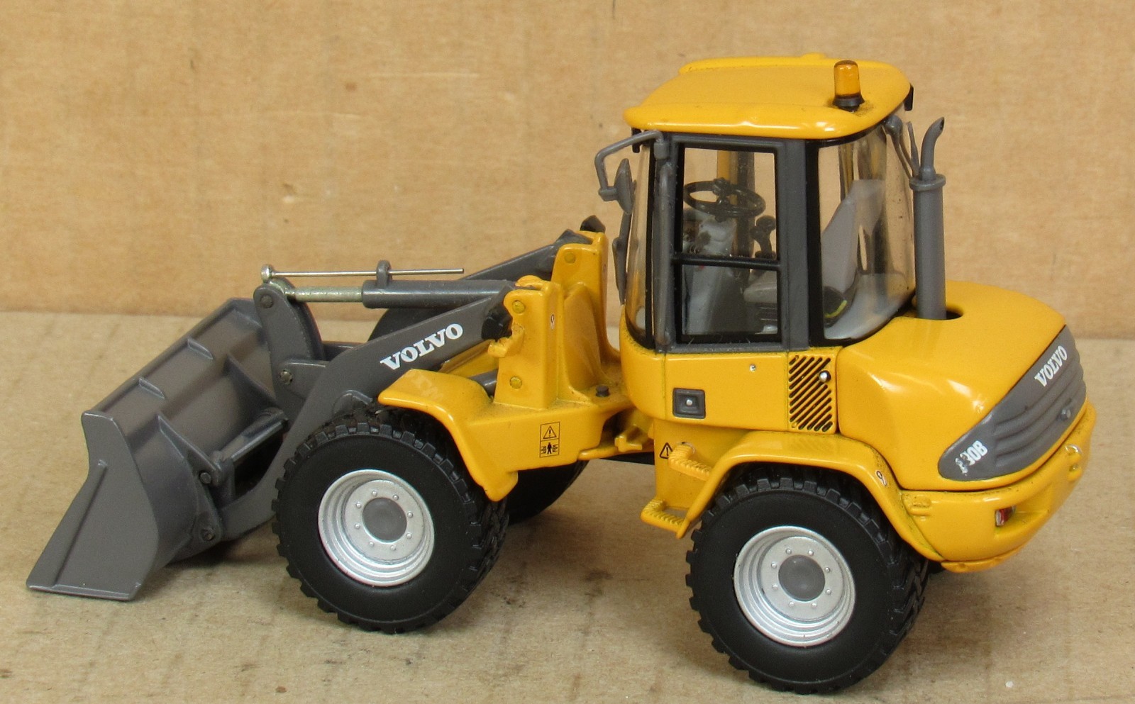Motorart 300035 – Volvo L30B Wheeled Loader – 1:50 Scale (no box)