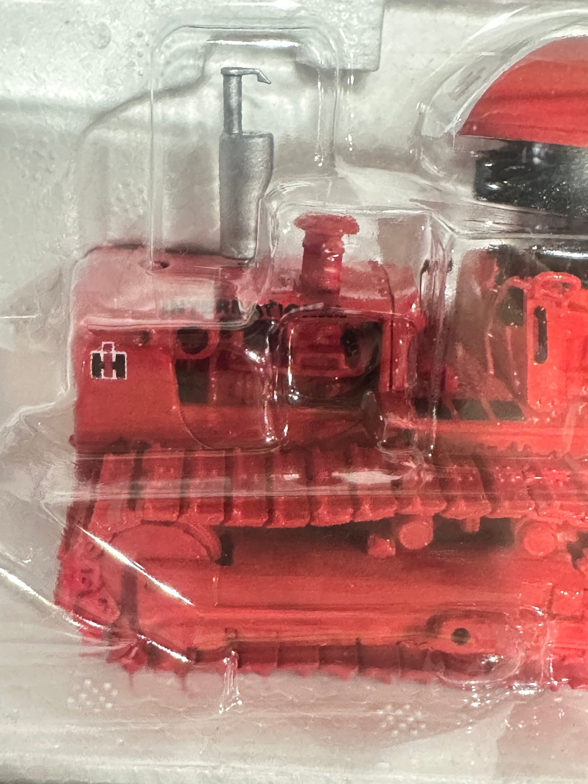 Red International TD-15 Crawler With Umbrella By First Gear 1/50th Scale