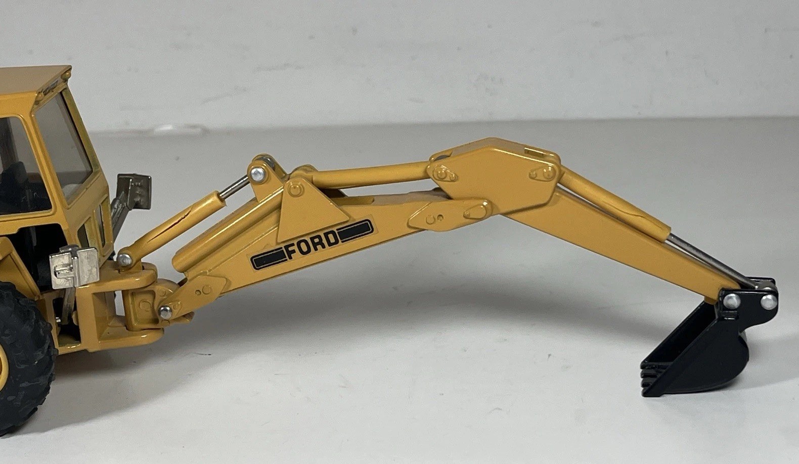 Ertl Ford 555A Backhoe Loader 1/32 Scale Diecast