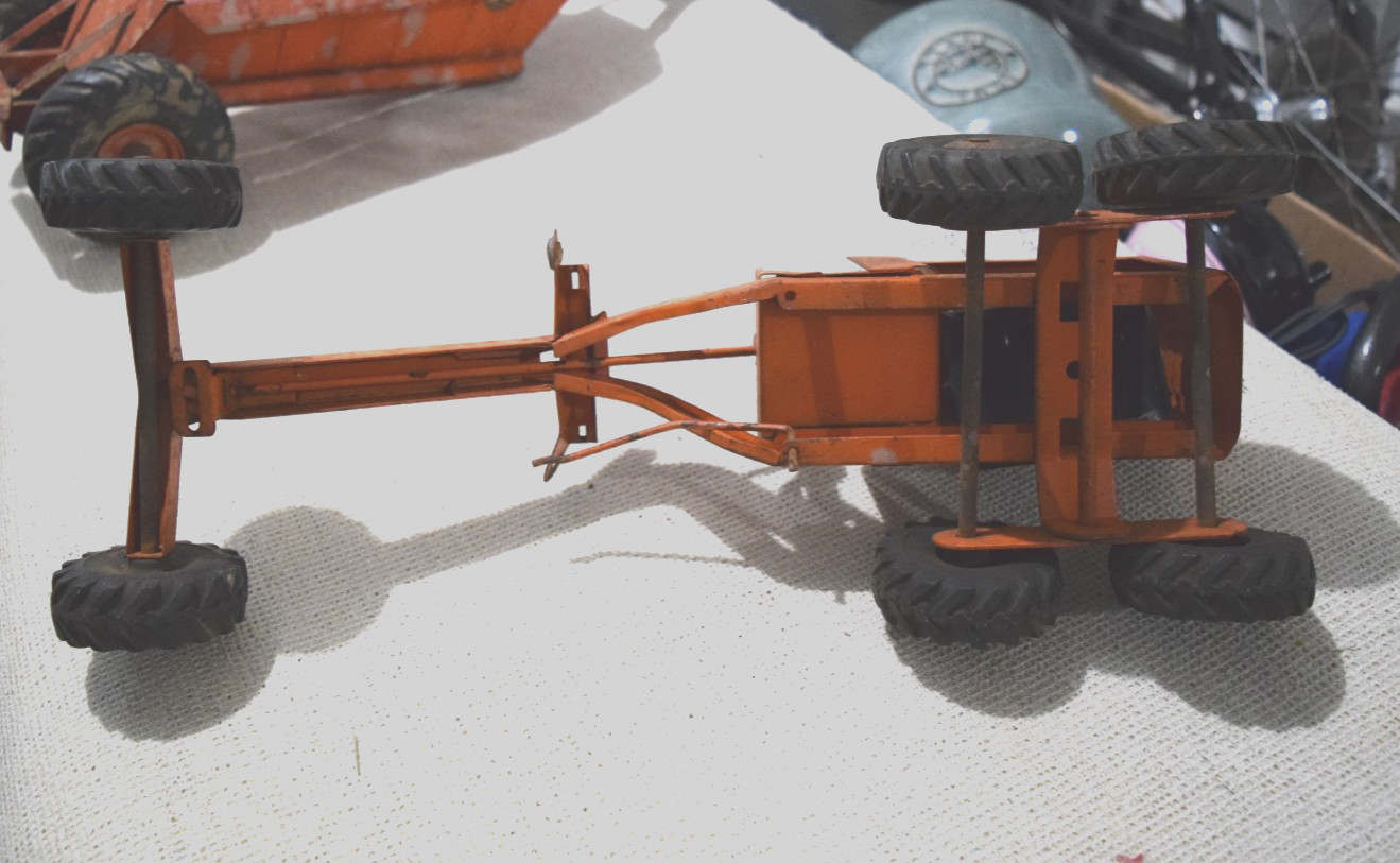 Vintage STRUCTO Road Grader 1950’s Pressed Steel Orange w/Motor -NO GRADER BLADE