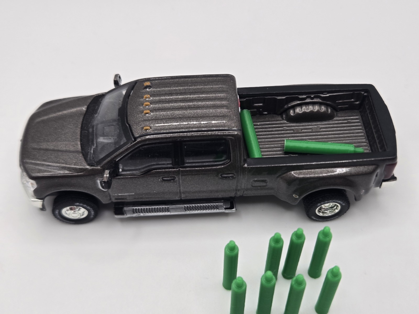 1/64 Scale Oxygen Welding Gas Tanks in Green *10 Pack*