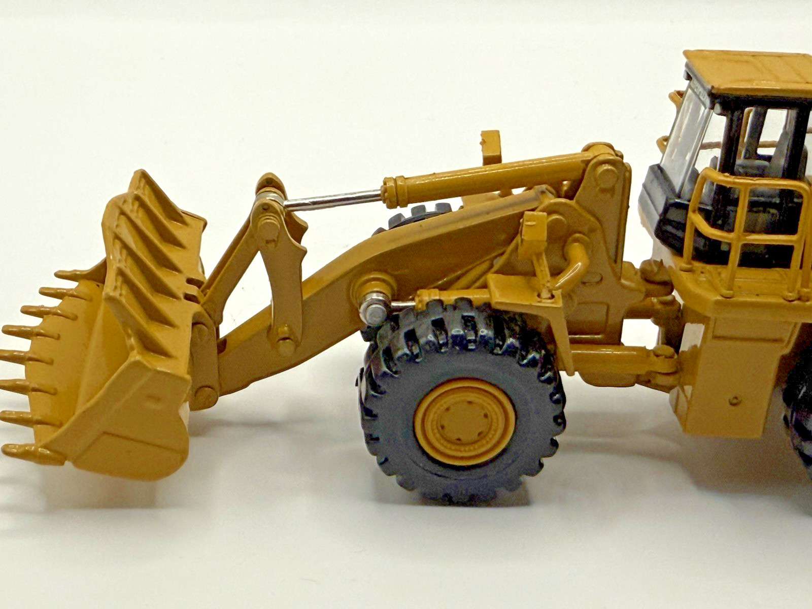 Norscot 1:64 Die Cast Model Replica CAT 988H Rubber Wheel Loader MINT MINT MINT