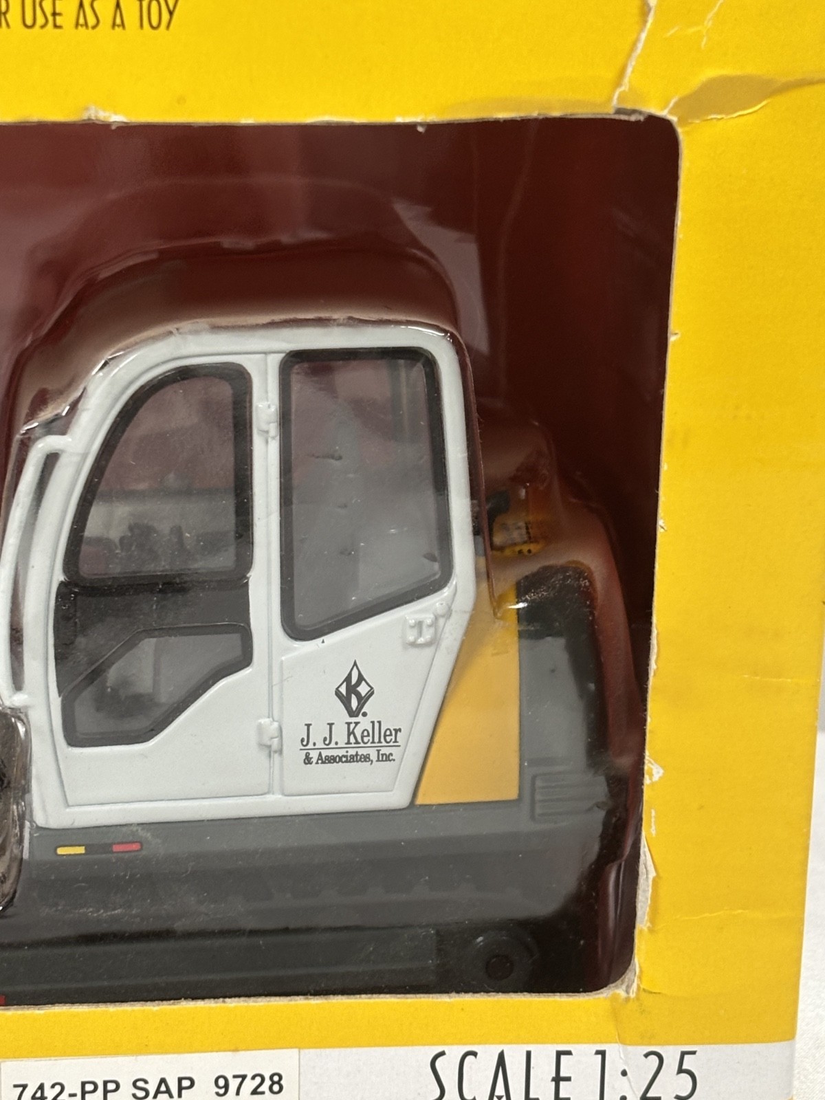 Die-Cast Promotions 1:25 Scale Model of a Gehl GE 602 Compact Excavator in Box