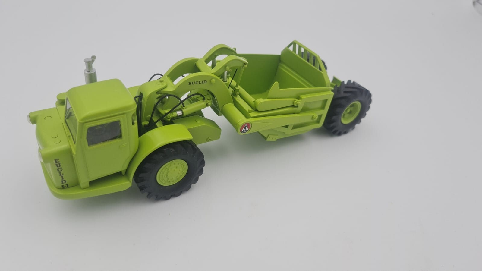 Resin 1/50 Euclid S7 Scraper with Cab – Ready Made by Dan Models