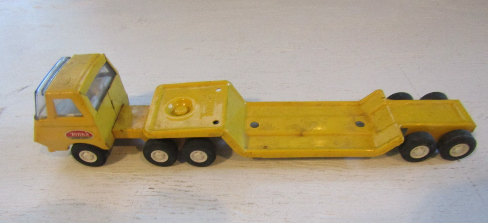 Vintage Mini Metal & Plastic Tonka Yellow Cab and Flatbed Hauler ~ 11″ x 2 1/4″