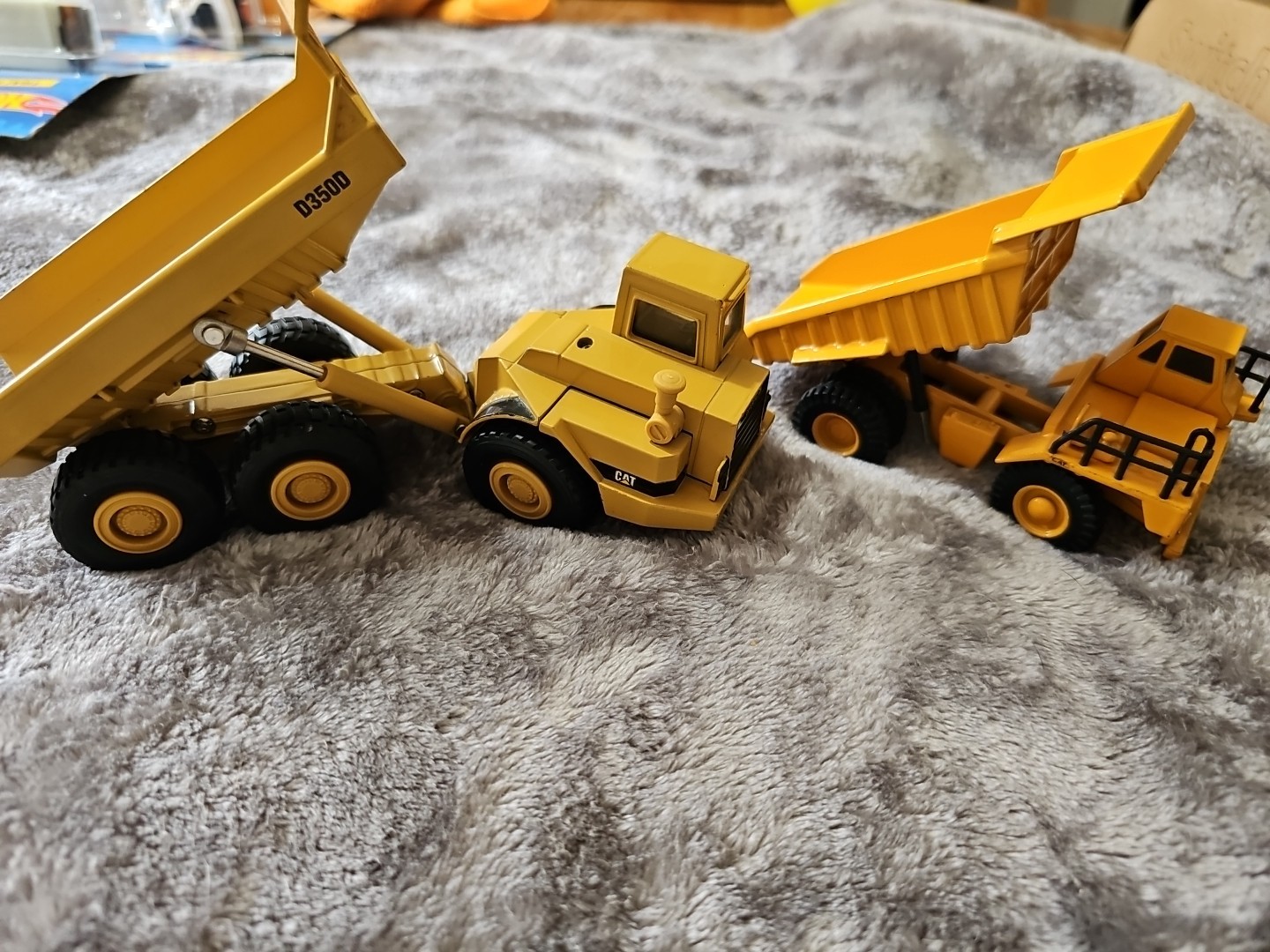 LOT OF 2 Caterpillar Erti-D350D, And 773B Dump Truck Model 2431 1:50 Scale