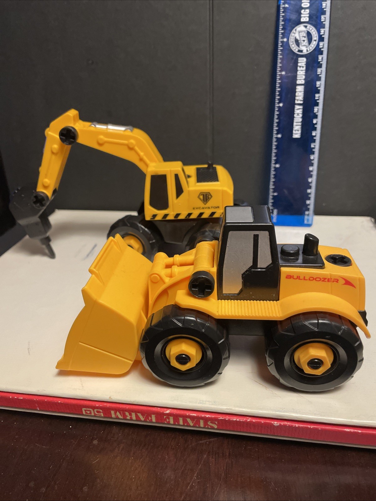 Excavator Bulldozer Yellow Black Plastic Heavy Equipment Contruction Vehicals S1